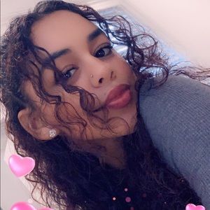 Meet your Posher, Alexus